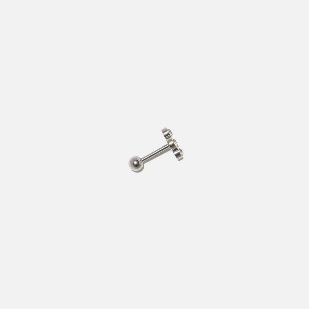 Ear Piercing i titanlegering - stud, tre stenar