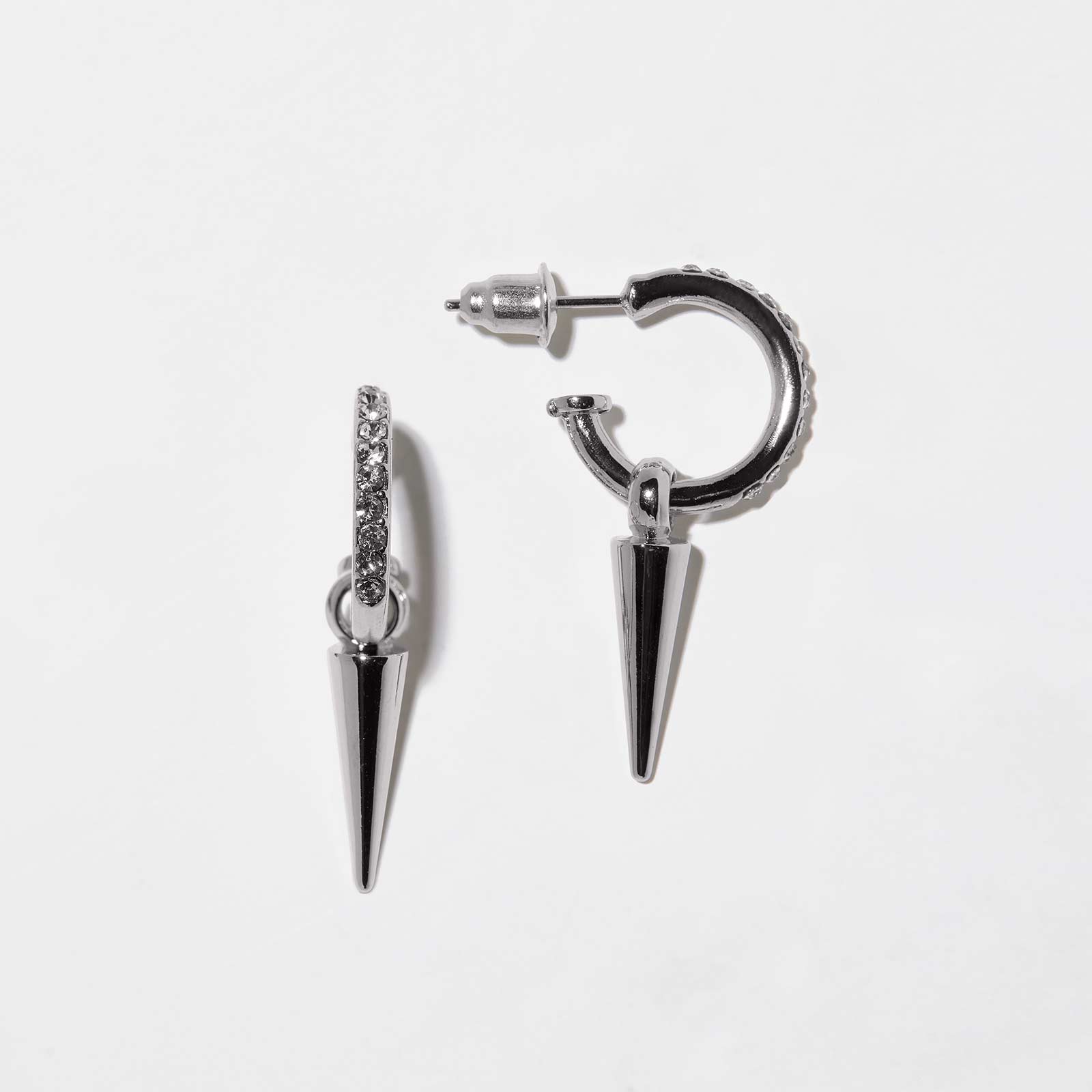 Silverfärgade örhängen - hoops, hängande nitar