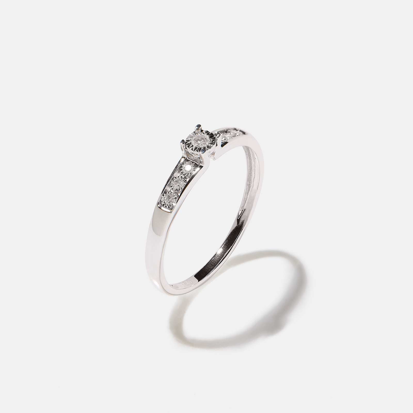 18k guldring, diamanter - vitguld, sidostensring
