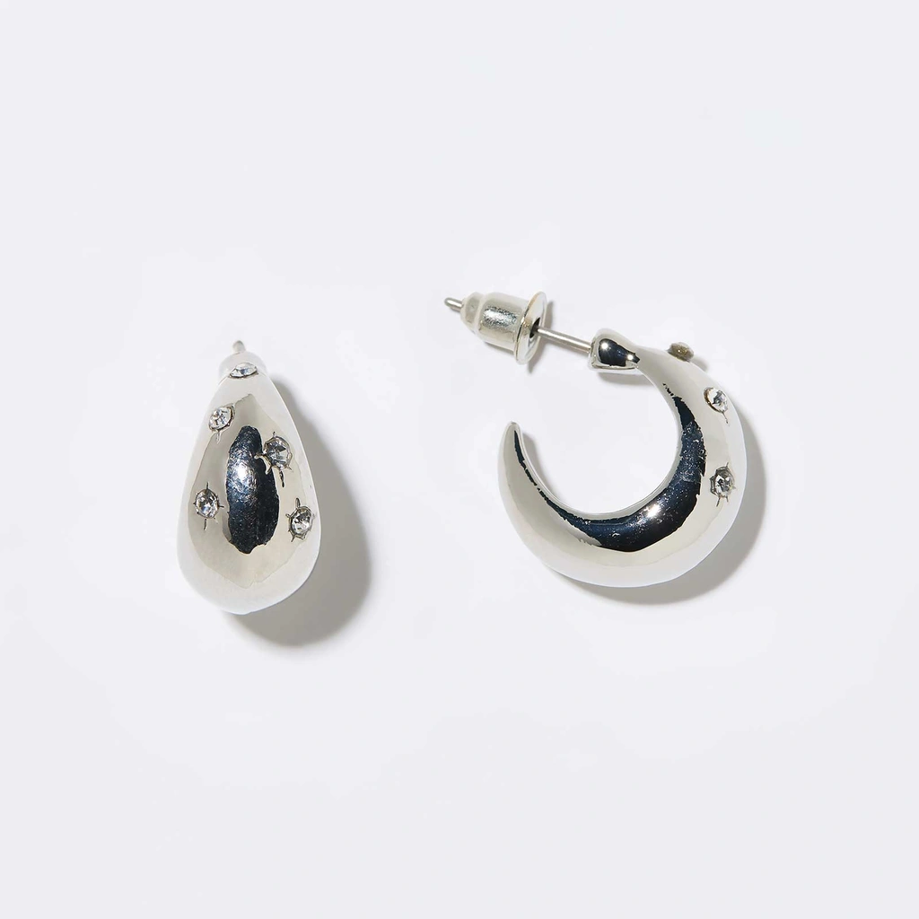 Silverfärgade örhängen - små breda hopps, stenar