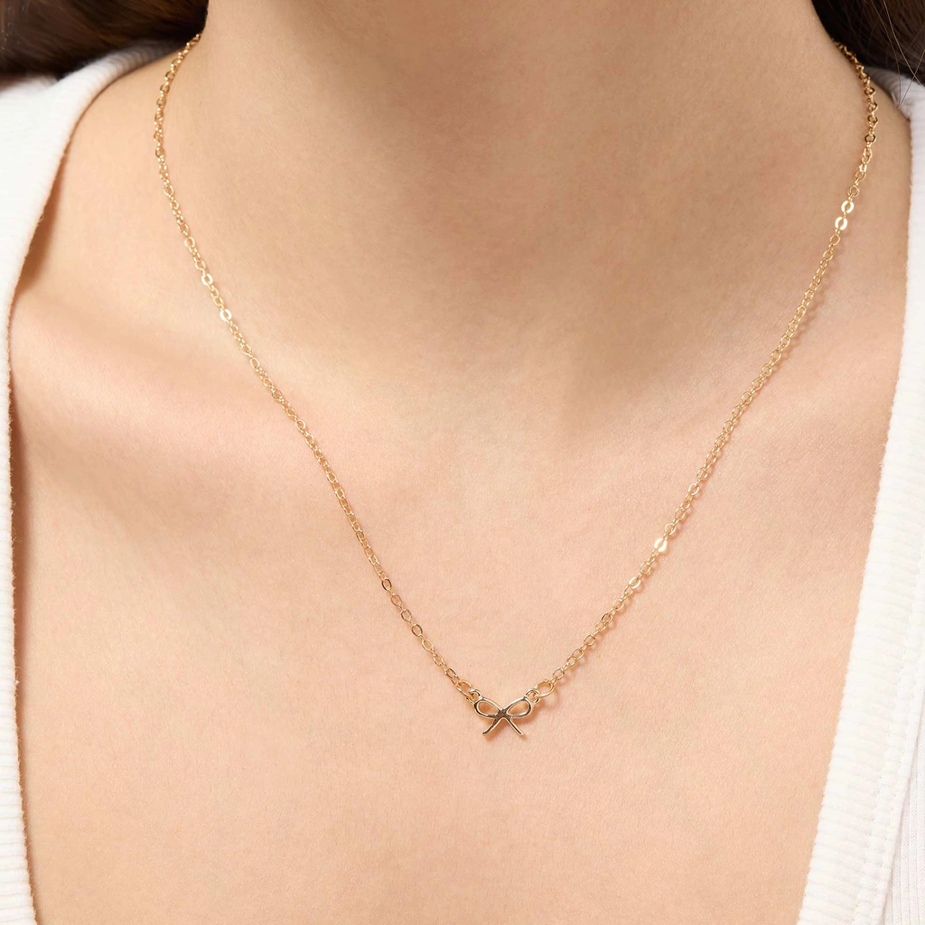 Guldfärgat halsband, sirlig rosett