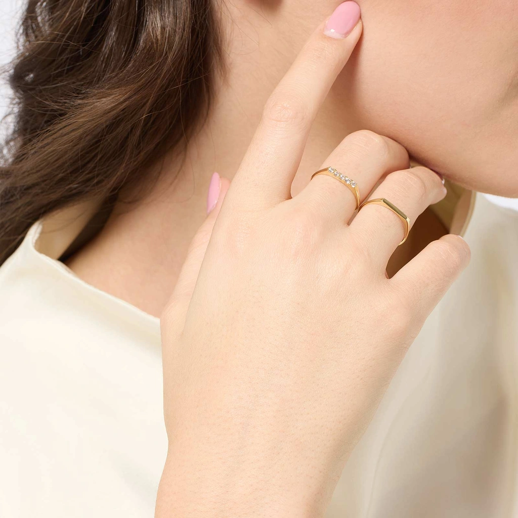 Ring 18k guld - fem Kubisk Zirkonia st. 18,5