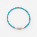 Ljusblått läderarmband med stålspänne, 19cm
