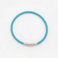 Ljusblått läderarmband med stålspänne, 16cm
