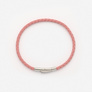 Ljusrosa läderarmband med stålspänne