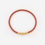 Orange läderarmband med stålspänne