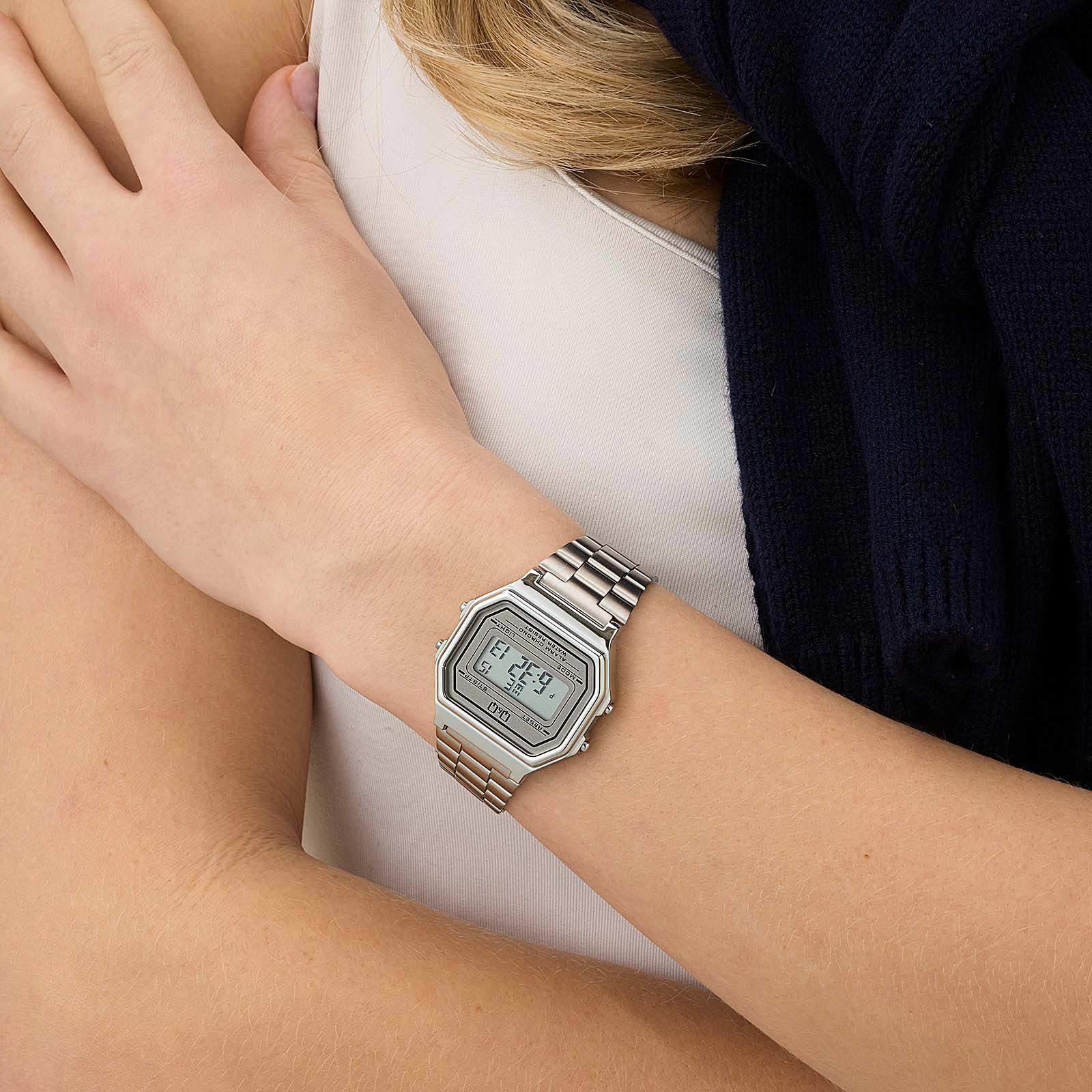 Q&Q digital damklocka - silver/grå, 28x34 mm