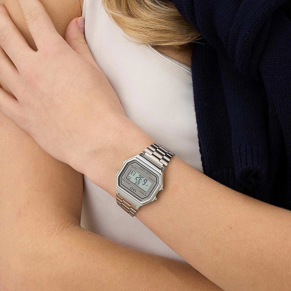 Q&Q digital damklocka - silver/grå, 28x34 mm