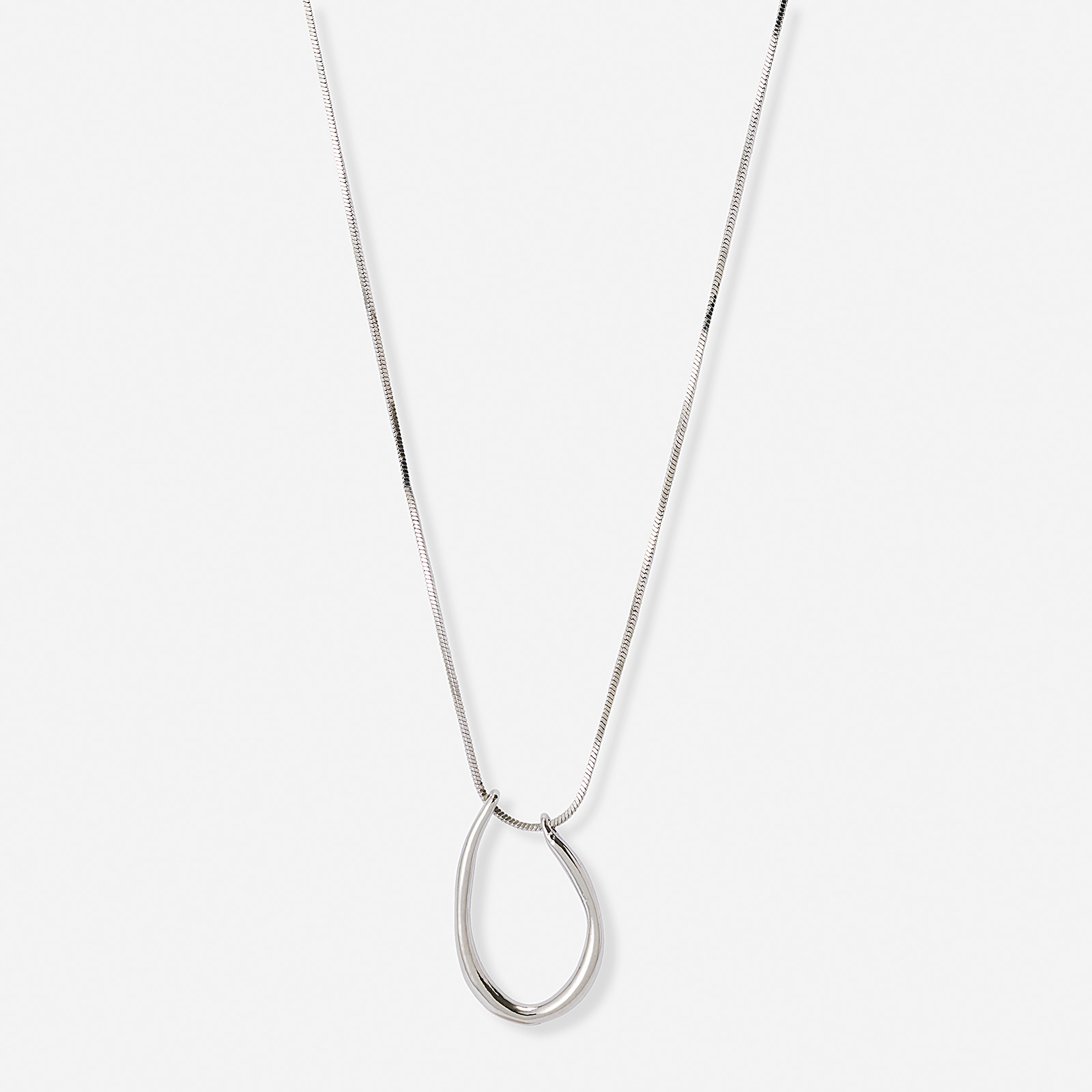 Silverfärgat halsband, båge, 62+7cm