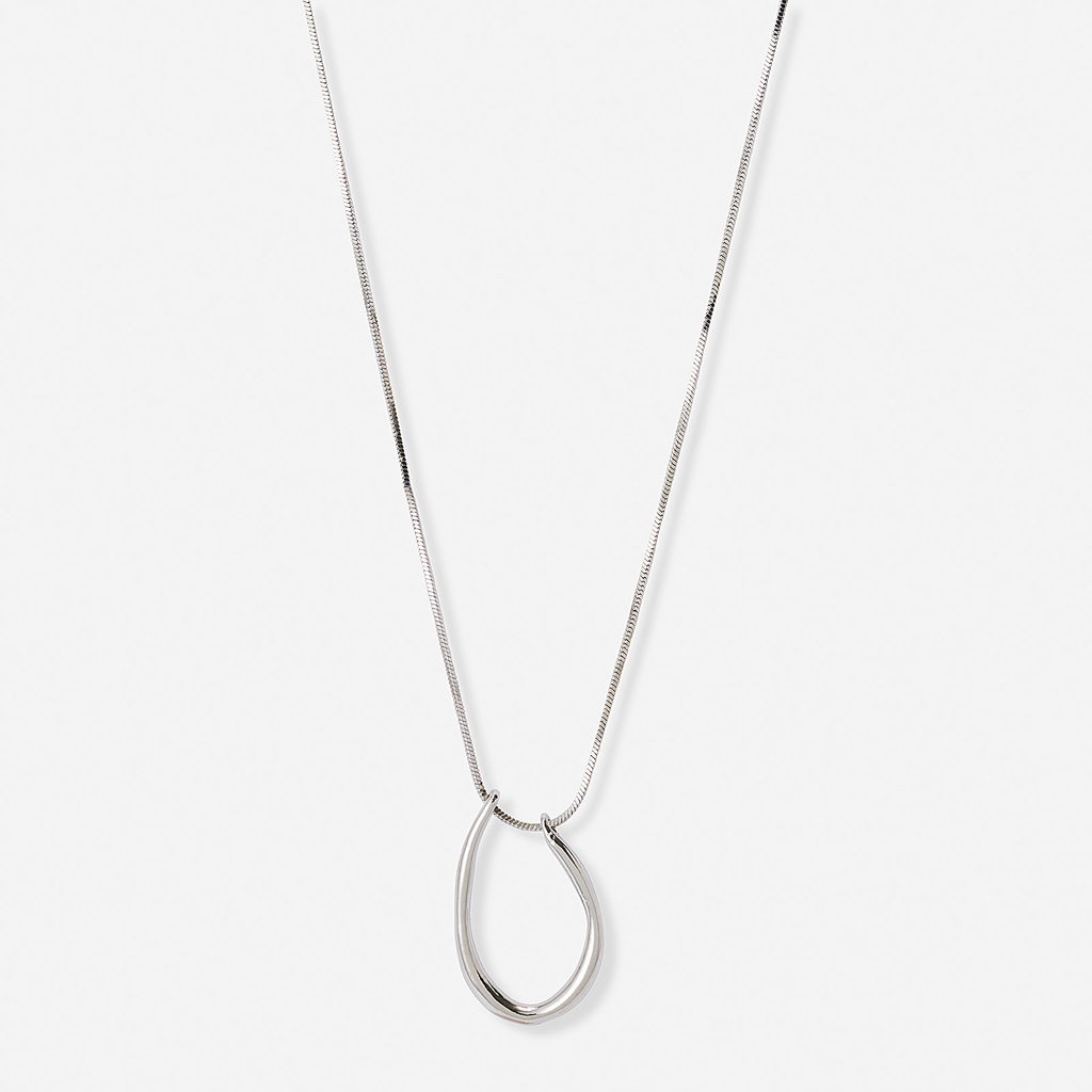 Silverfärgat halsband, båge, 62+7cm