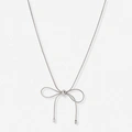 Silverfärgat halsband, ormkedja m rosett, 43+7cm
