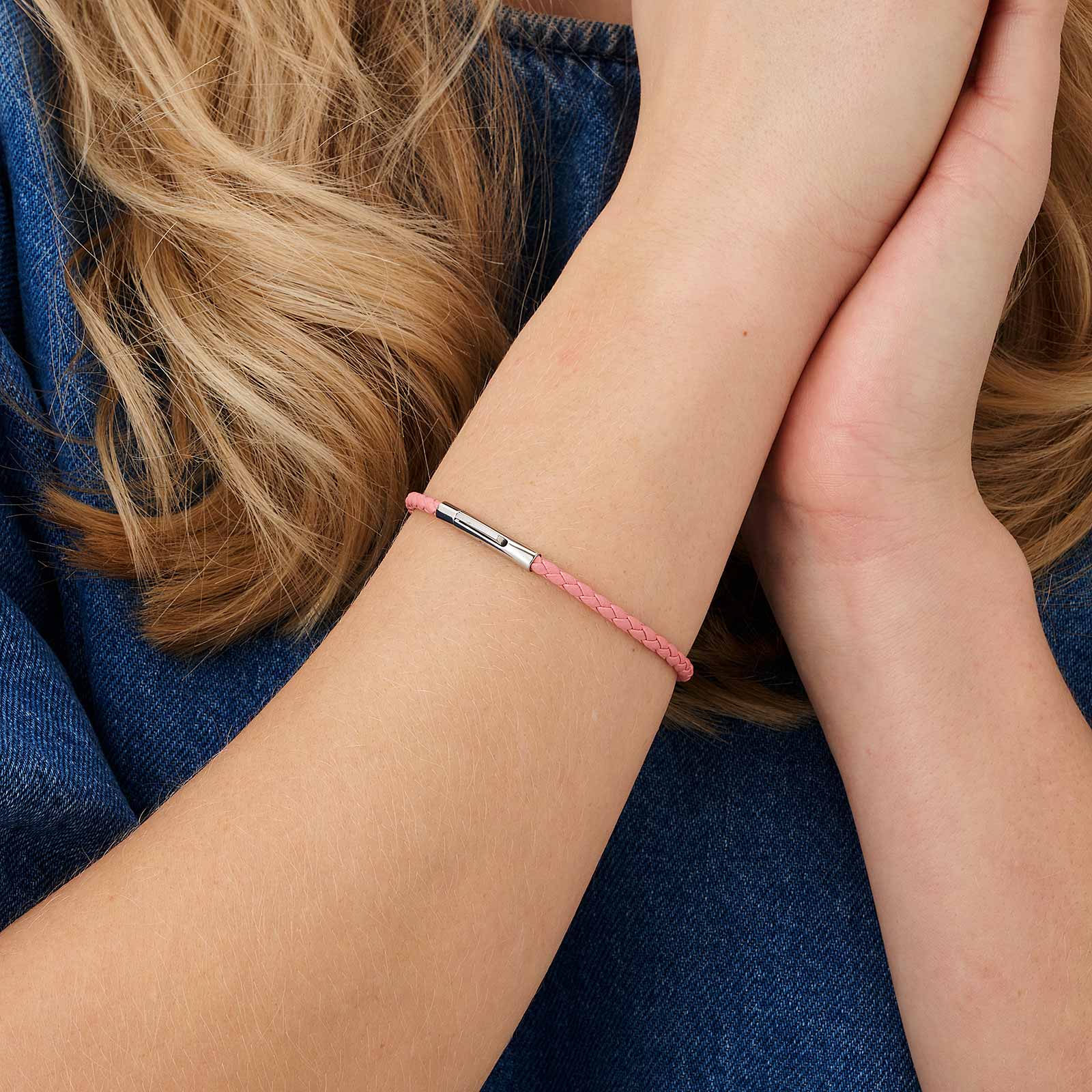 Ljusrosa läderarmband med stålspänne, 19cm