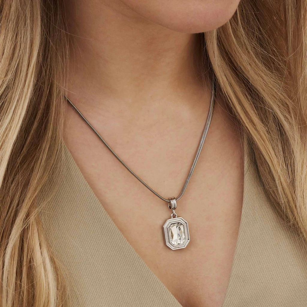 Silverfärgat halsband, åttkantigt hänge, 49+7cm