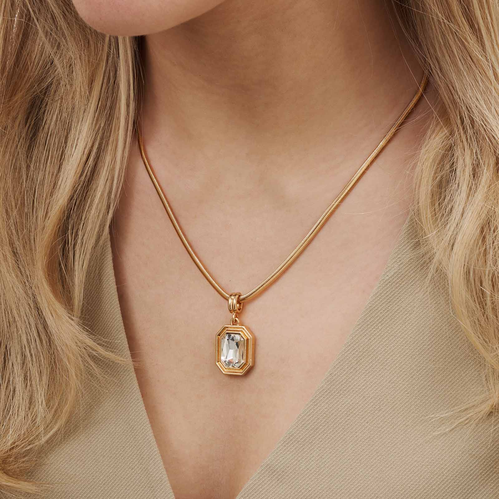 Guldfärgat halsband, åttkantigt hänge, 49+7cm