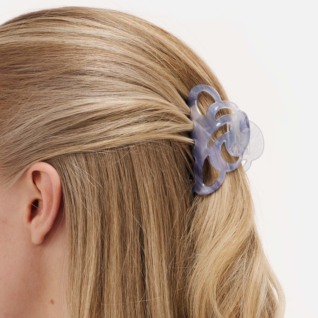 Hårklämma i melerad ljusblå plast, 8cm