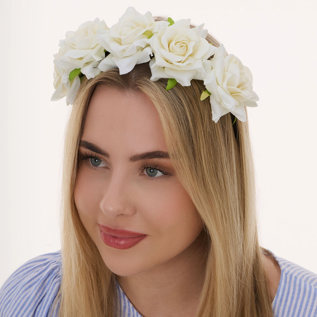 Blomkrans, stora vita rosor