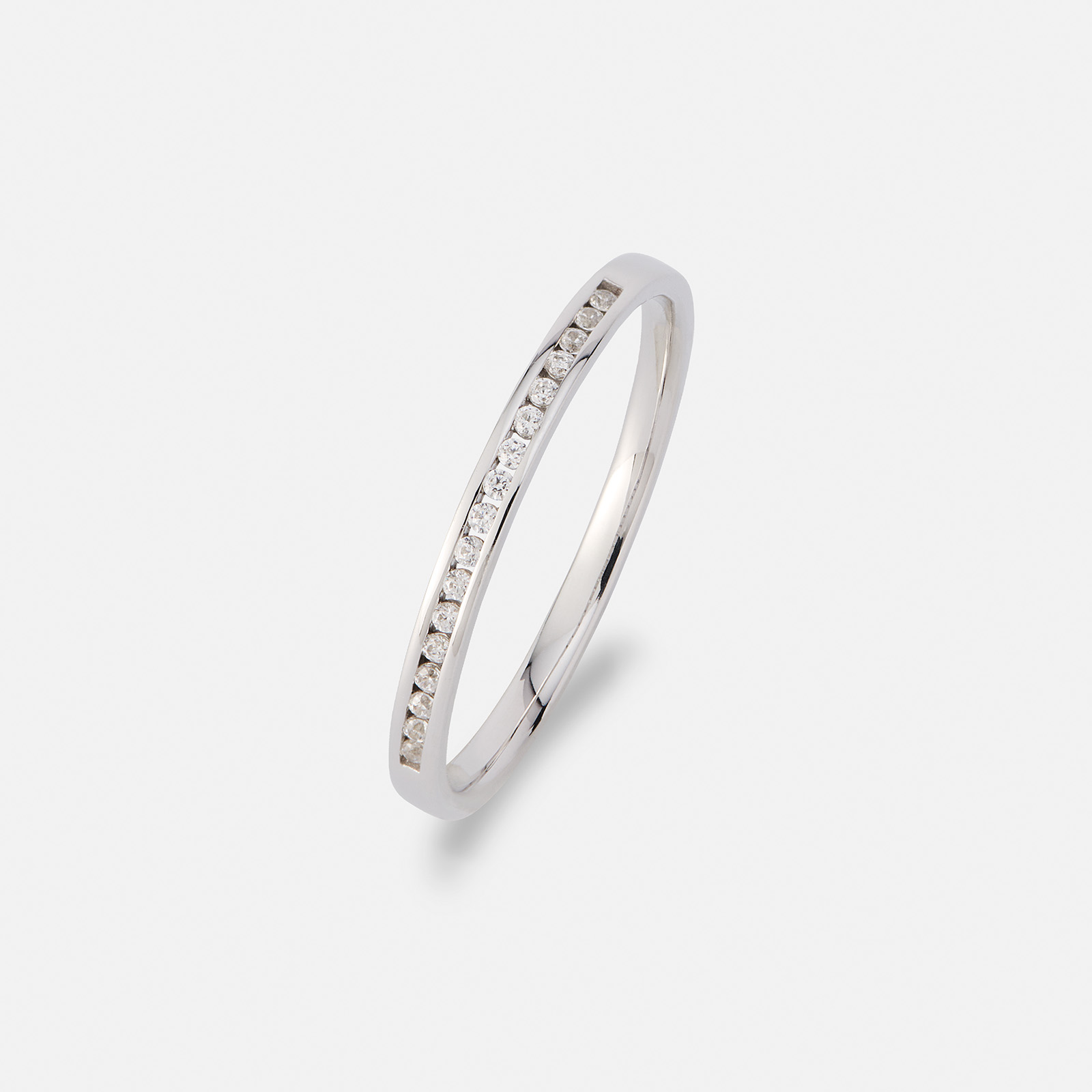 Alliansring 18k vitguld med 0,1 ct labbodlade diamanter