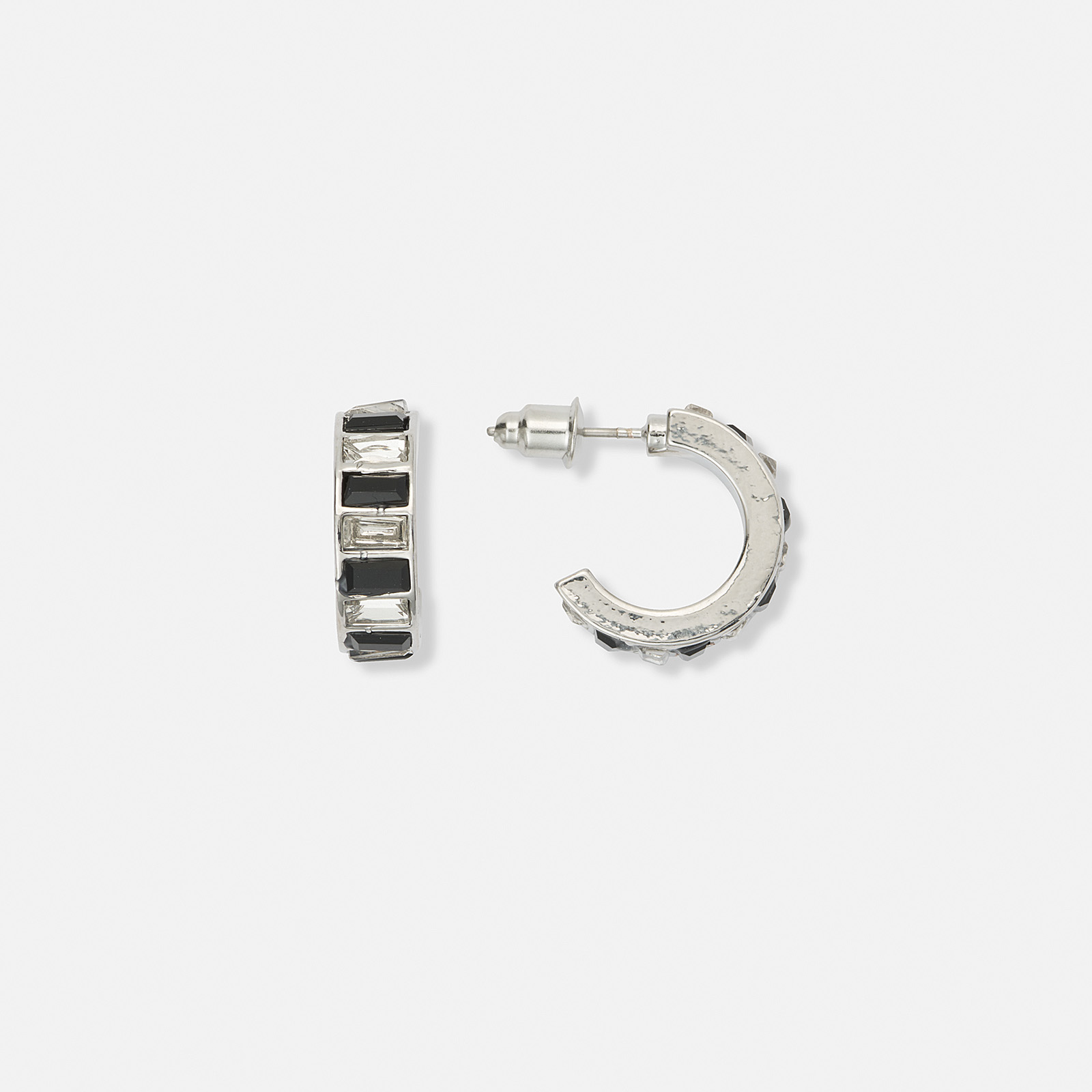Silverfärgade örhängen, hoops med svart/vita stenar - 16 mm