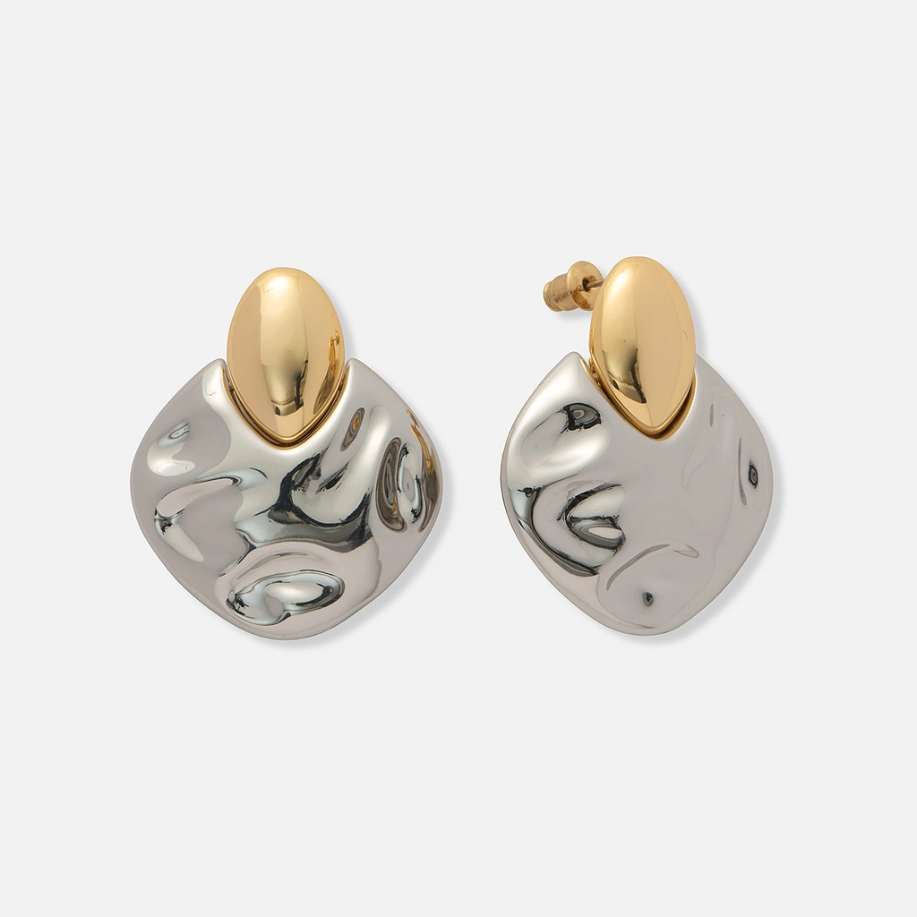 Bicolorfärgade hamrade örhängen, rektanglar - 16 mm