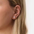 Guldfärgade örhängen, clips med syntetisk pärla - 5 mm