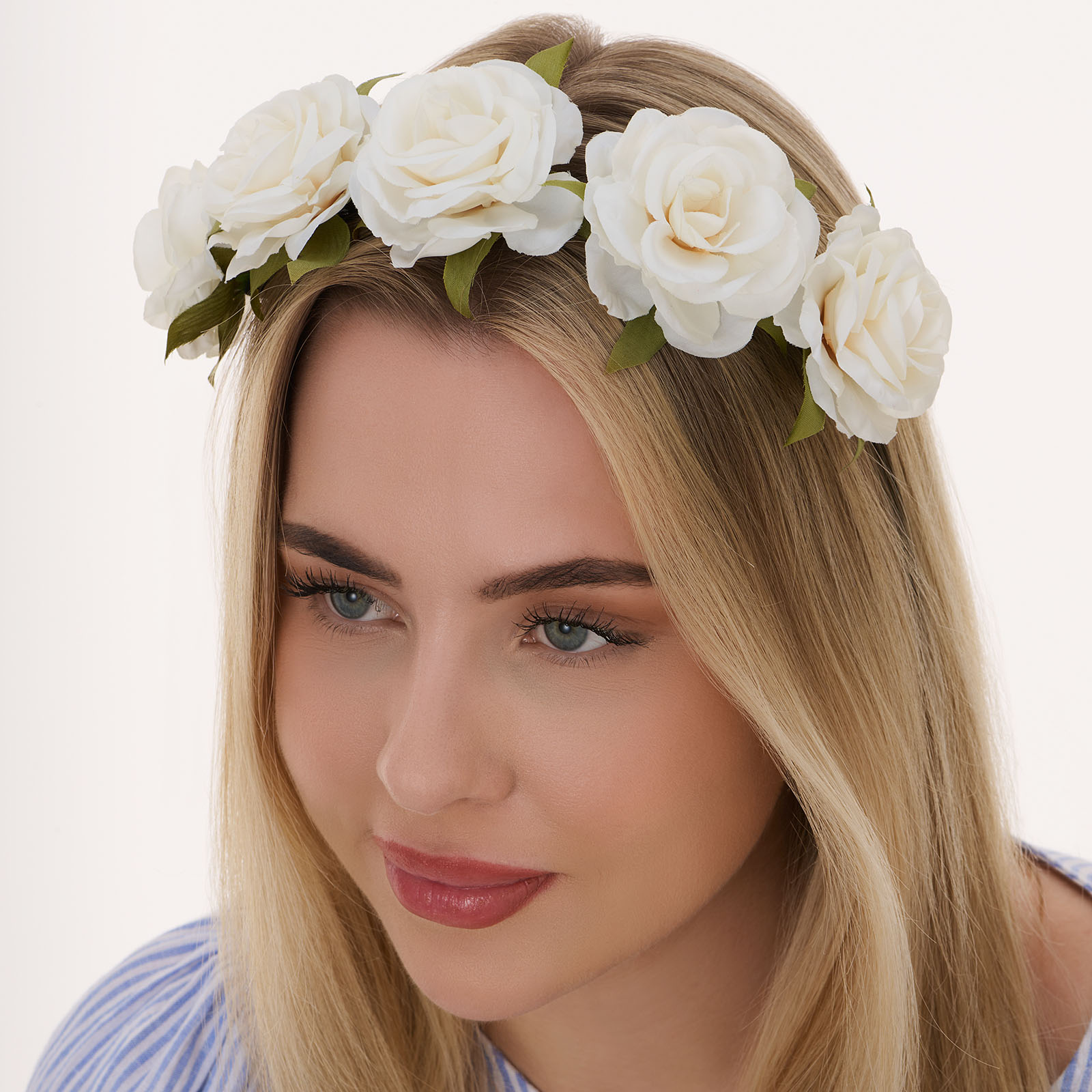 Blomkrans, små vita rosor