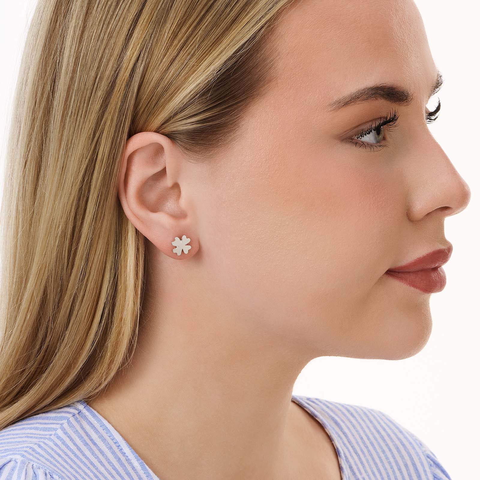 Silverfärgade örhängen, fyrklöver - 10 mm