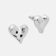 Silverfärgade örhängen, assymetriska hjärtan - 19 mm