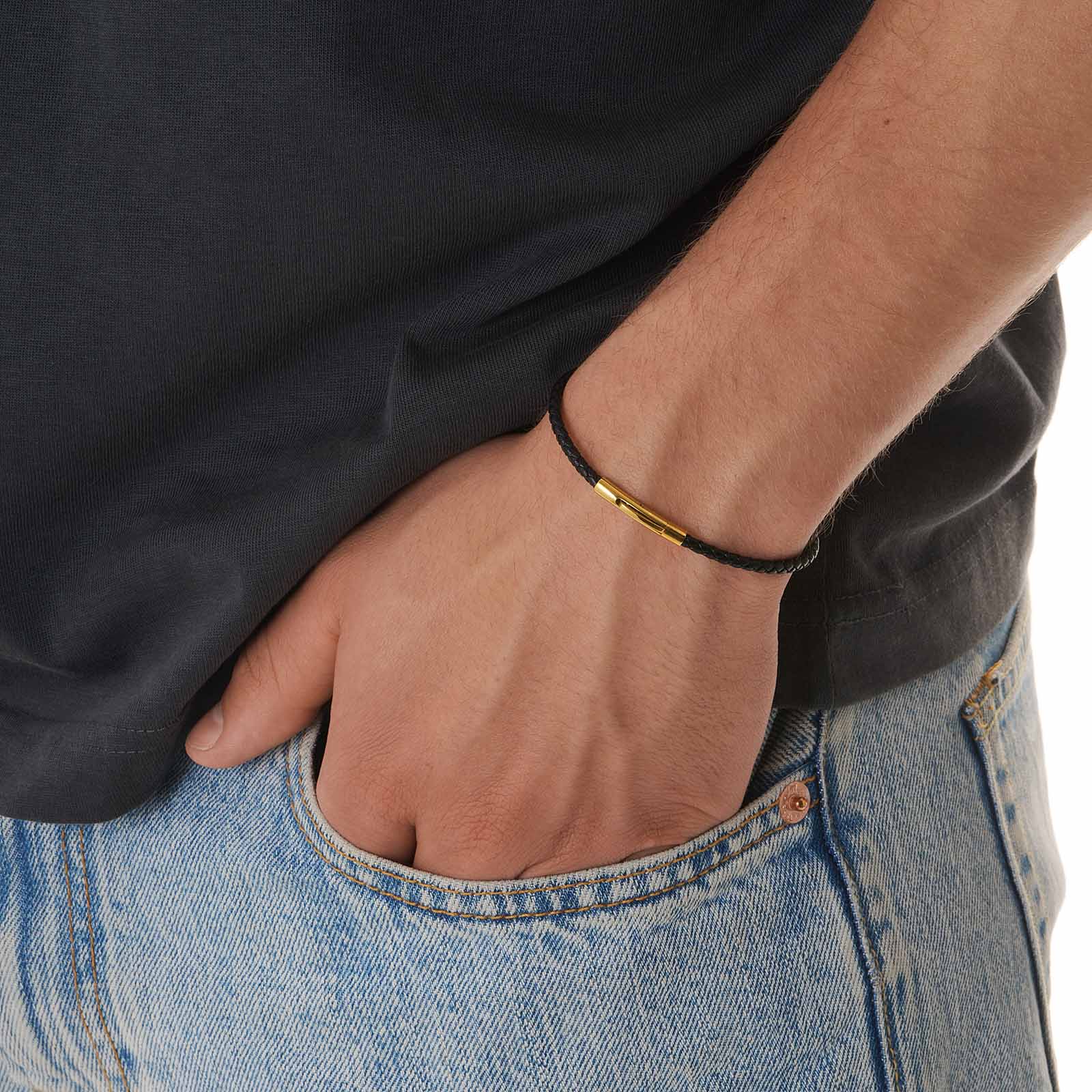 Svart läderarmband med guldpläterat stålspänne, 18cm