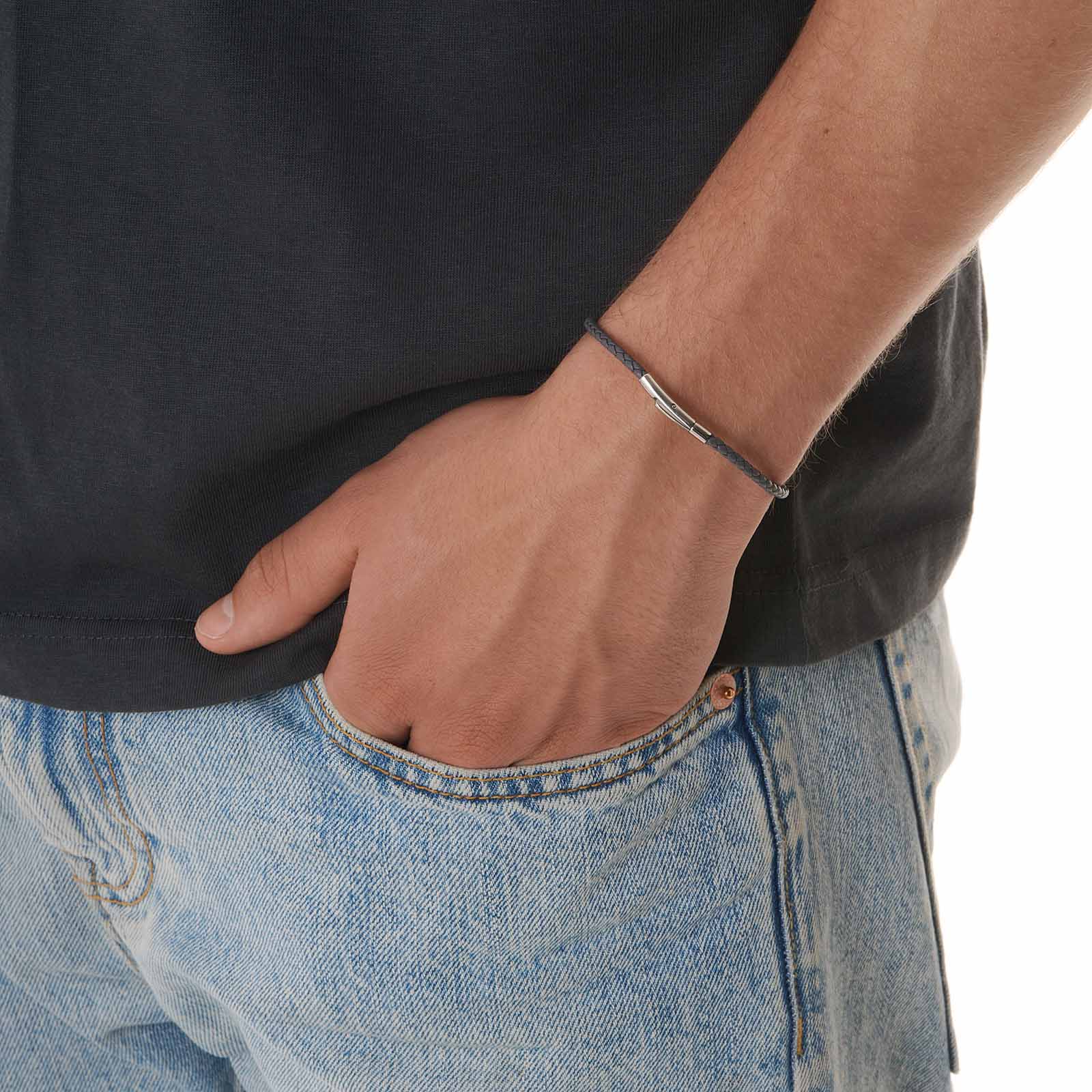 Grått läderarmband med stålspänne, 19cm