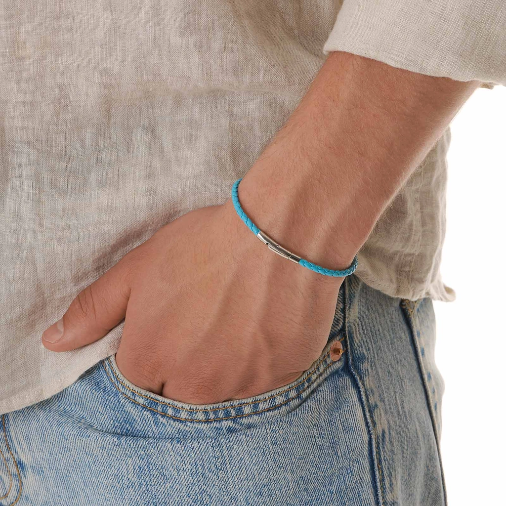 Ljusblått läderarmband med stålspänne, 16cm