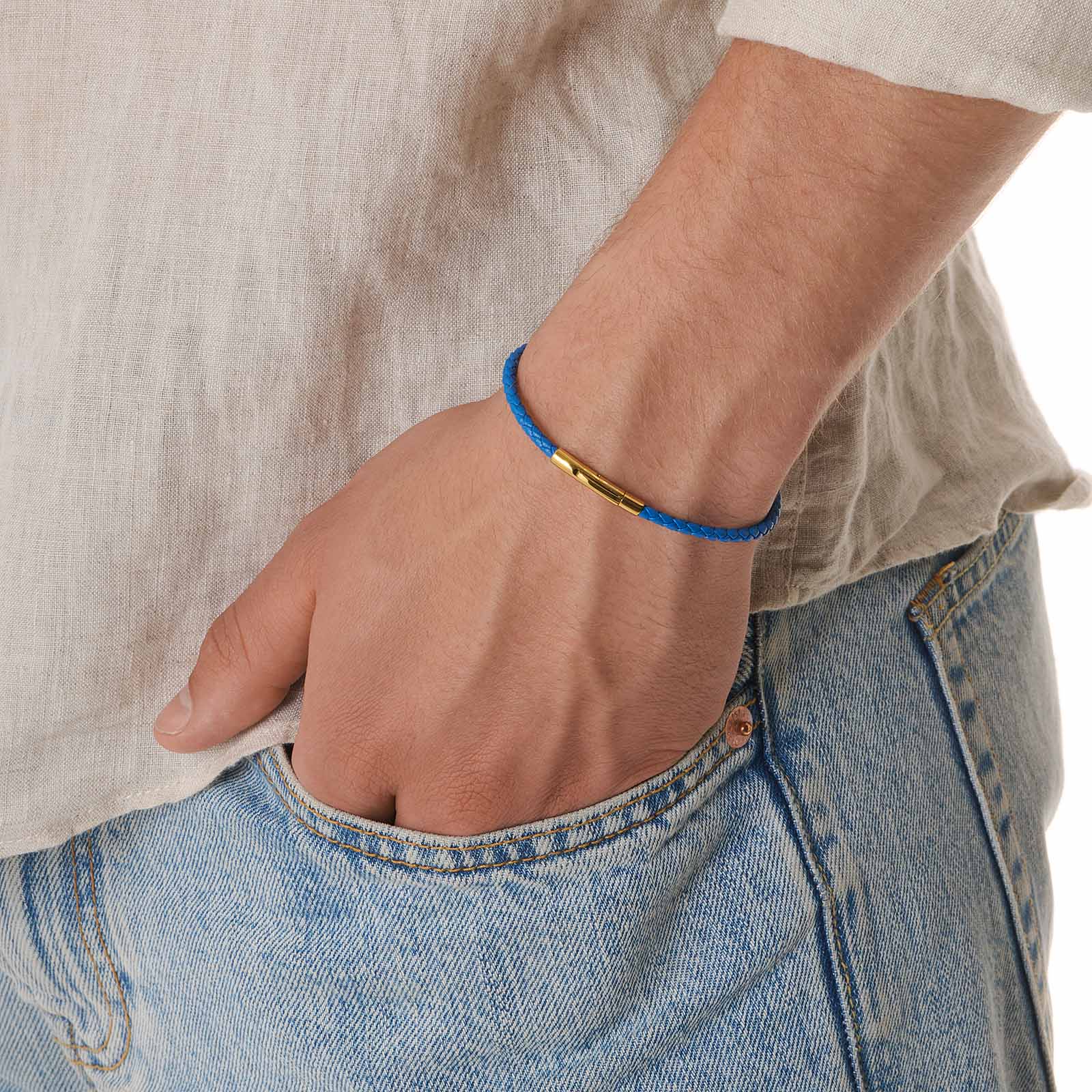 Blått flätat läderarmband med guldpläterat stålspänne, 18cm