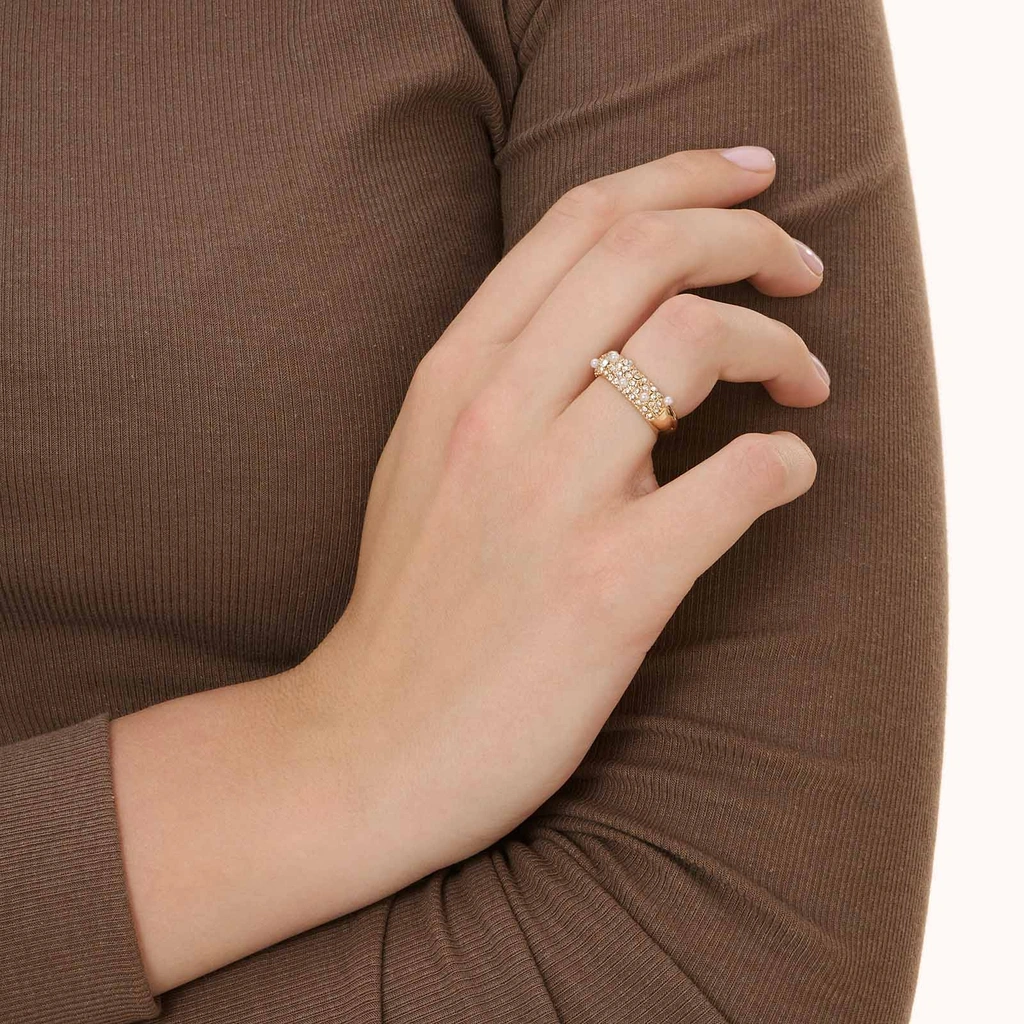 Guldfärgad ring med strass och pärlor - st. 19