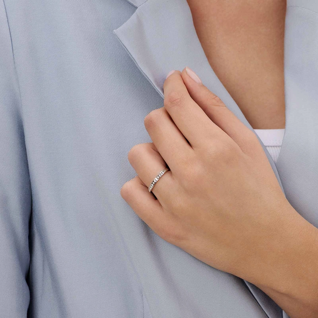 Alliansring 18k vitguld med 0,25 ct labbodlade diamanter - 16