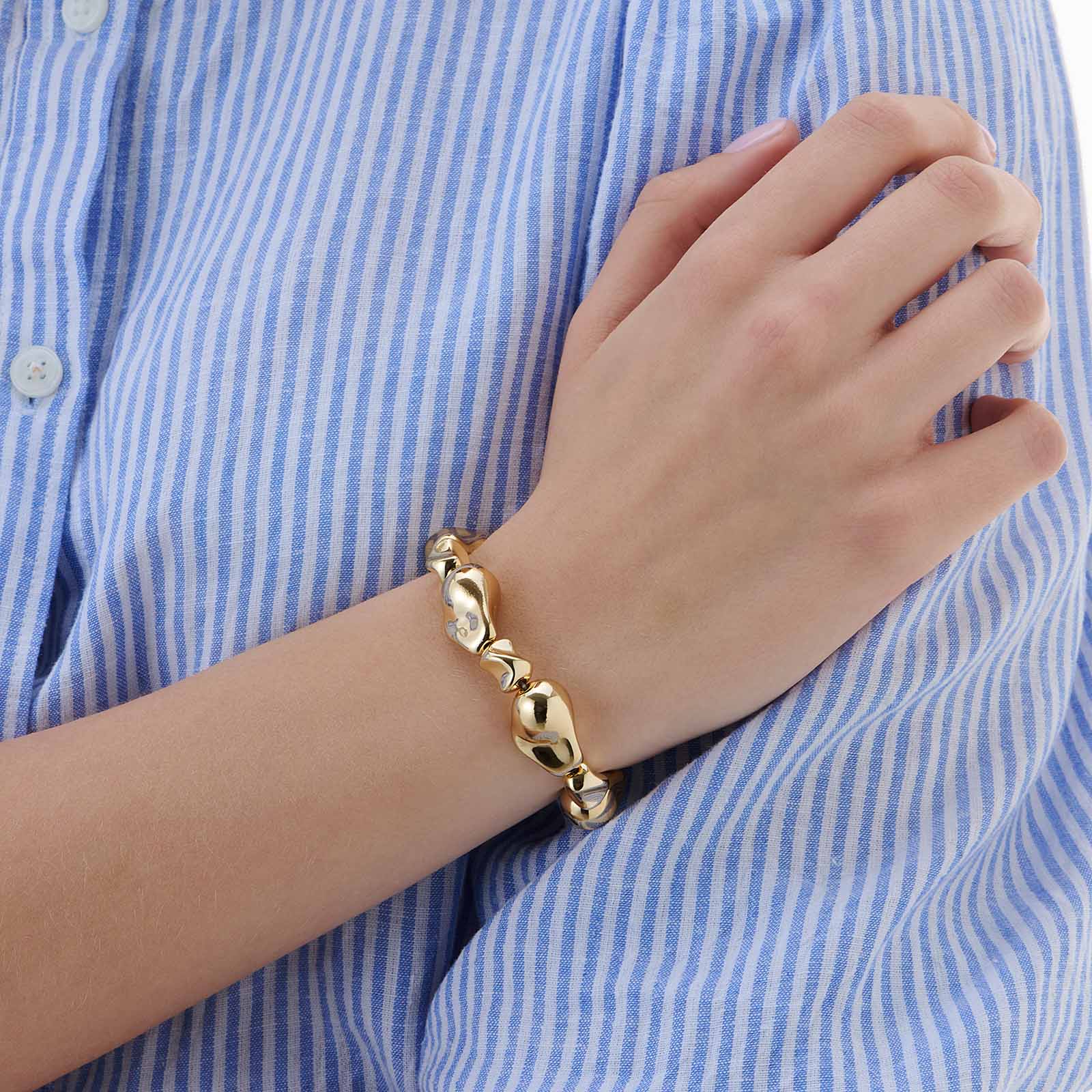 Guldfärgat armband, ojämna kulor - 17cm