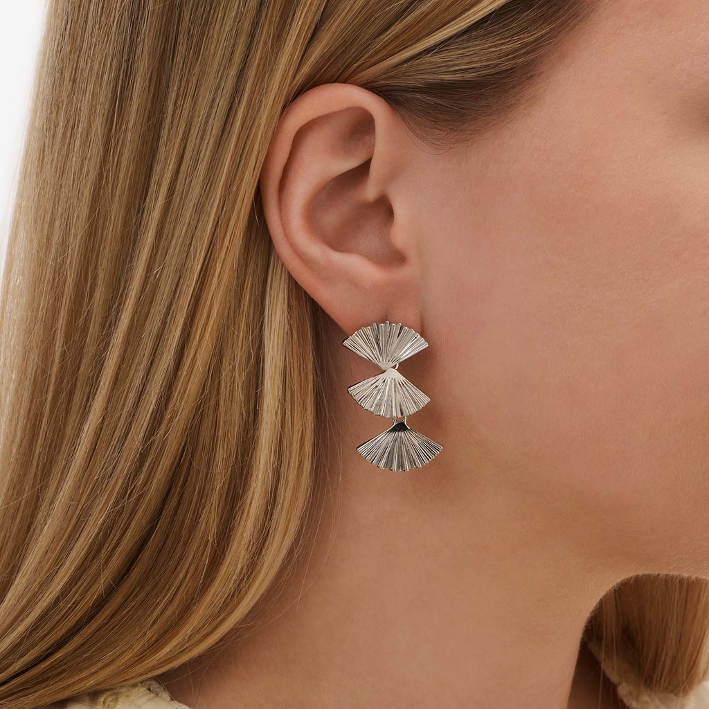 Silverfärgade örhängen, hängande snäckor - 35x20 mm