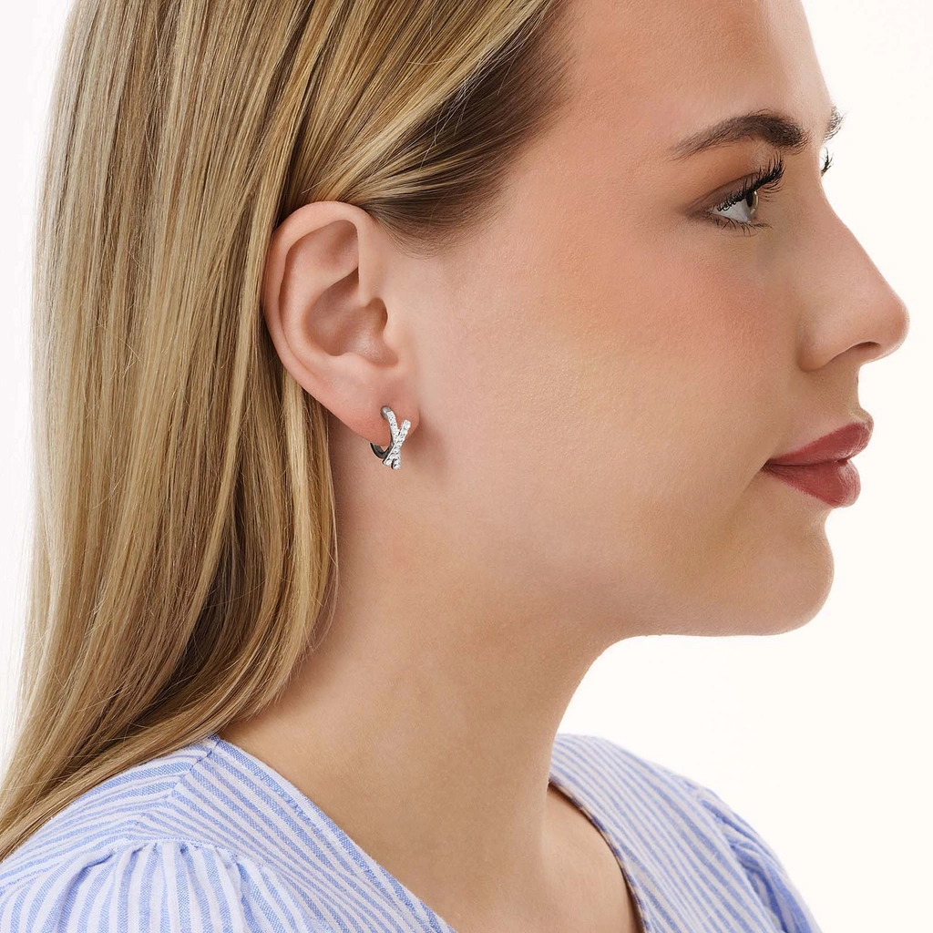 Silverfärgade örhängen, glittriga kryss - 18 mm