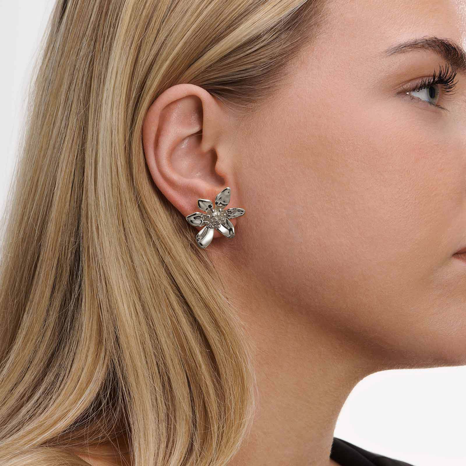 Silverfärgade örhängen, blomma - 30 mm