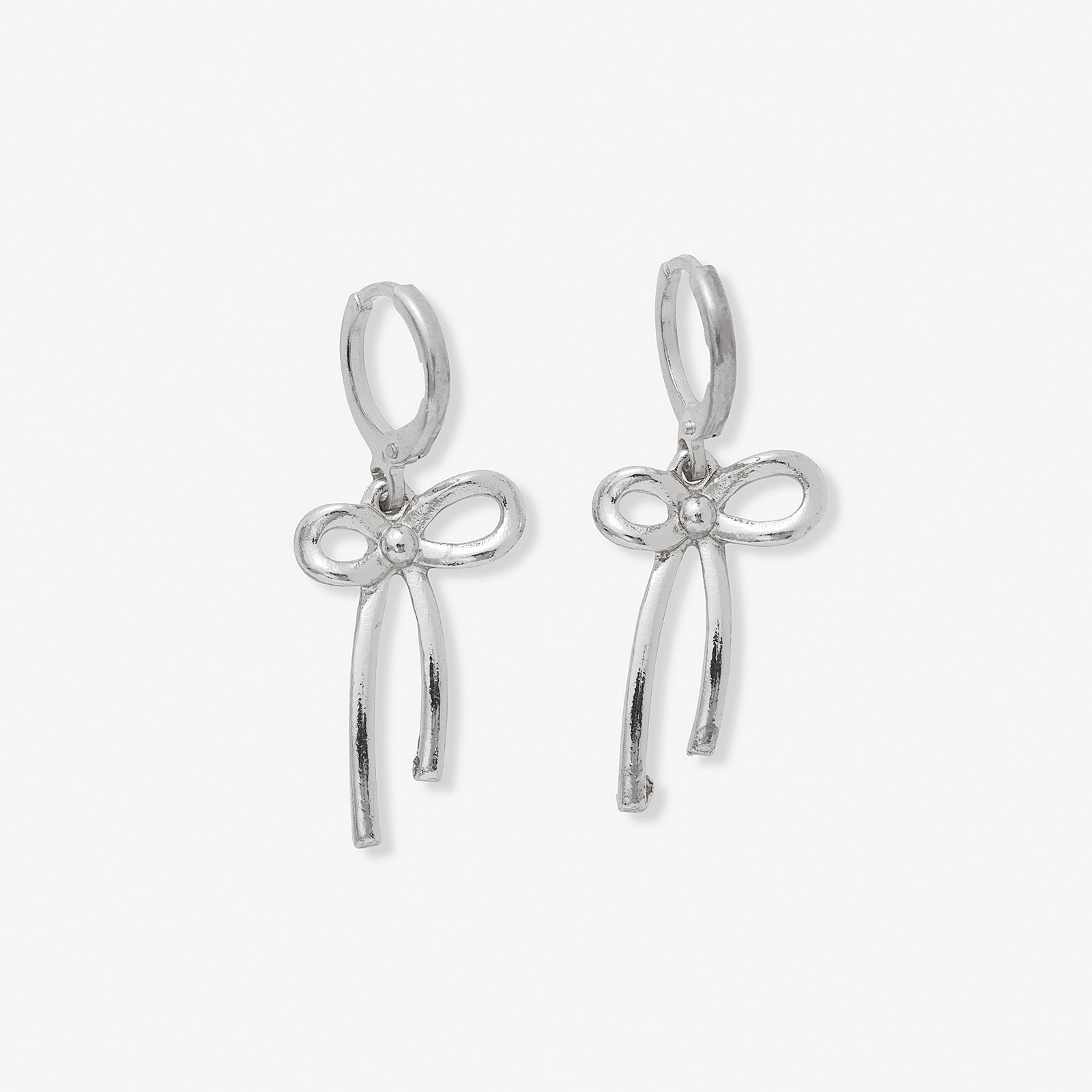 Silverfärgade örhängen, huggie med rosett - 35 mm