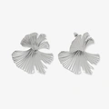 Silverfärgade örhängen, stora assymetriska blommor - 48 mm
