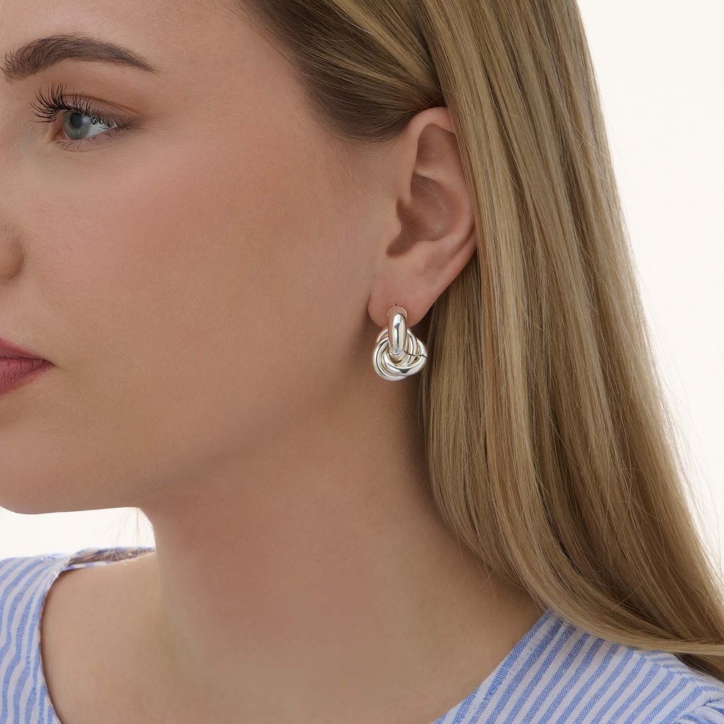 Silverpläterade örhängen i knutdesign