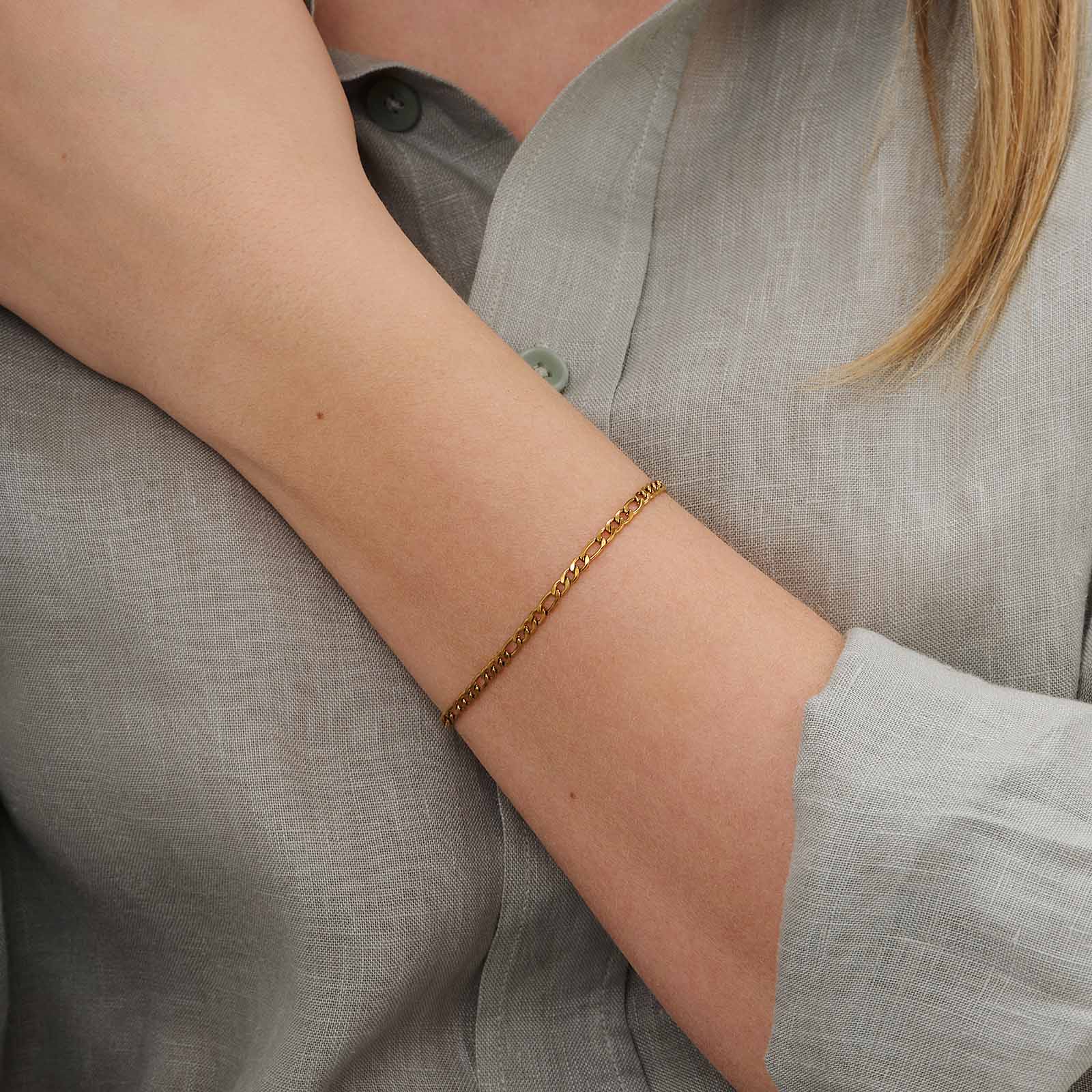 Guldfärgat stålarmband Figarolänk 3 mm