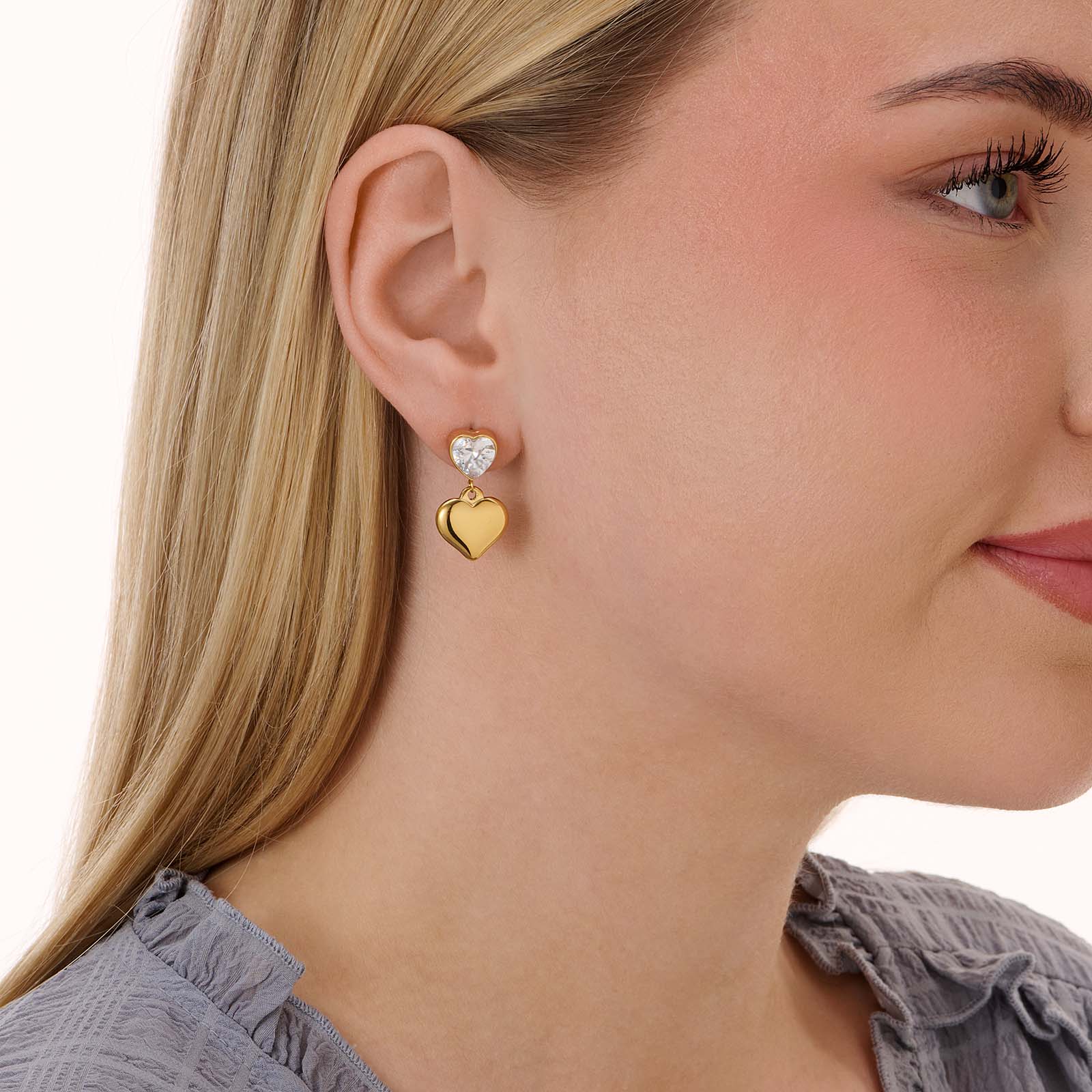 Guldpläterade stålörhängen Kubisk Zirkonia och hjärtan - 24x14  mm