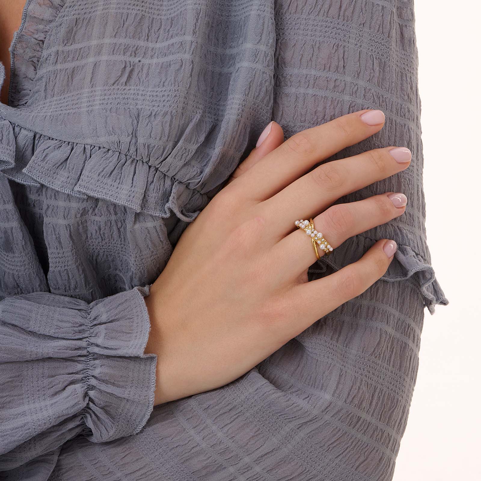 Guldpläterad stålring, X-form med små pärlor