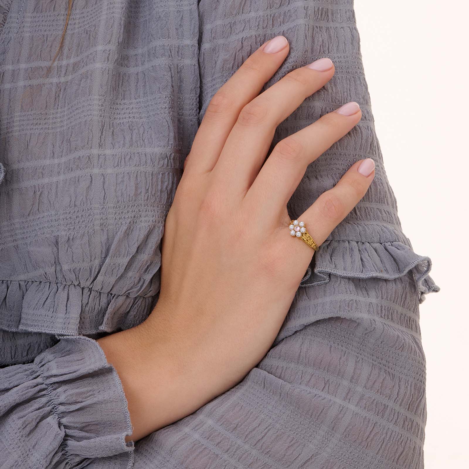 Guldpläterad stålring med pärlor och rosa Kubisk Zirkonia