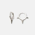 Silverörhängen hoops med tre spikes - 18mm
