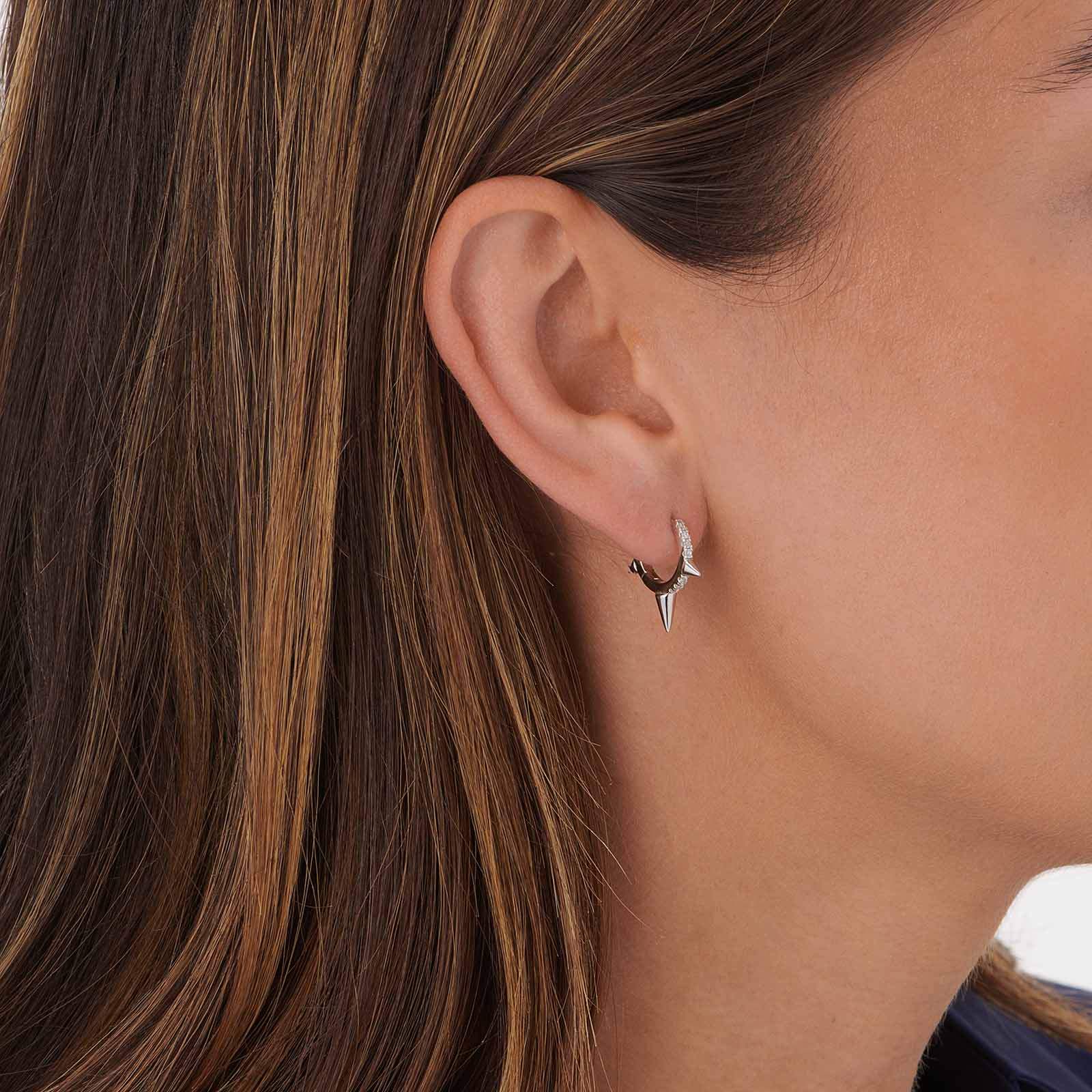 Silverörhängen hoops med tre spikes - 18mm