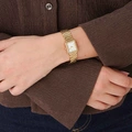 Ivy n Rox Vouge damklocka guld/vit - 18x26 mm