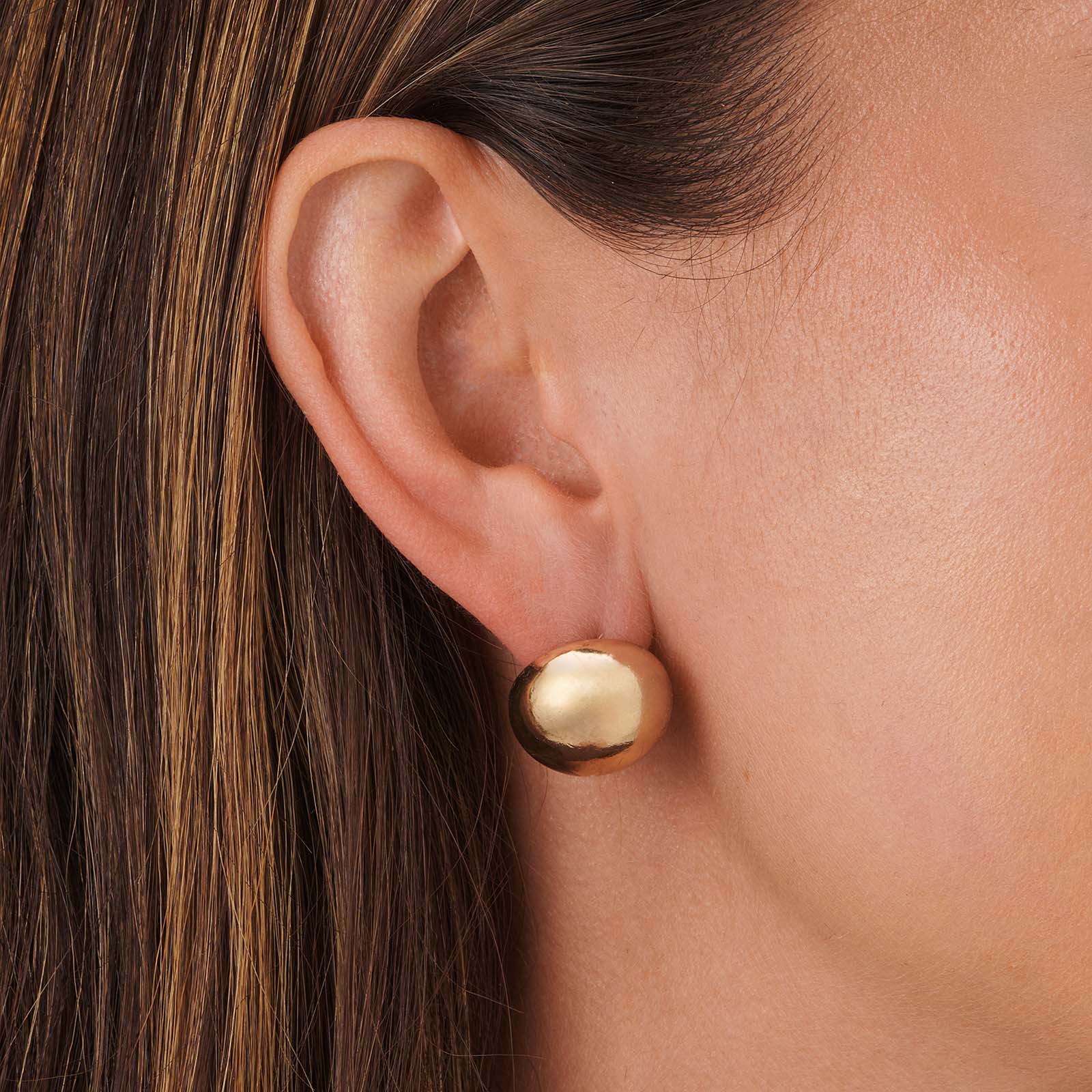 Guldfärgade örhängen halv knapp - 18 mm Guldfärgade örhängen halv knapp - 18 mm