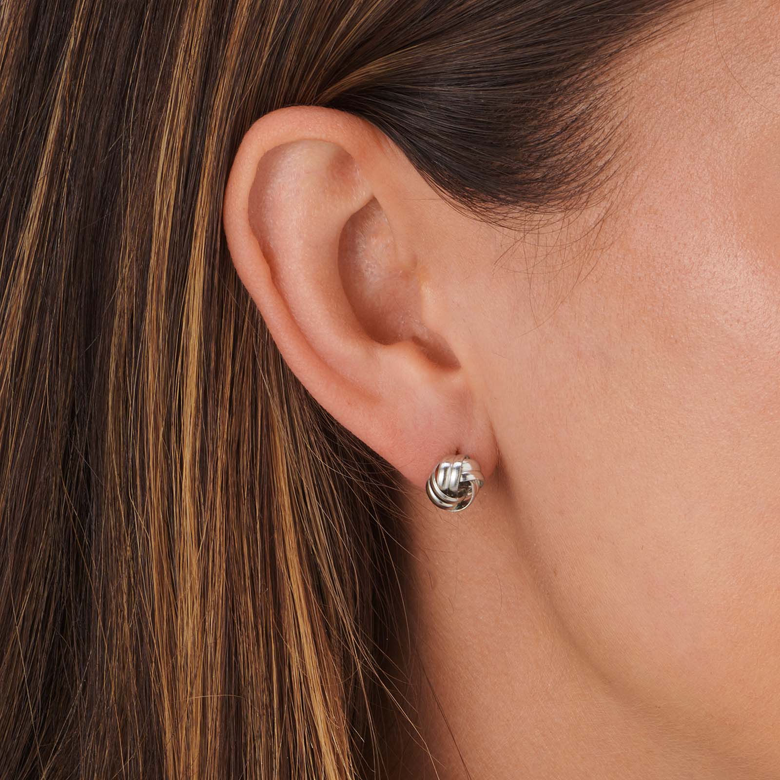 Silverfärgade örhängen knut - 10 mm Silverfärgade örhängen knut - 10 mm