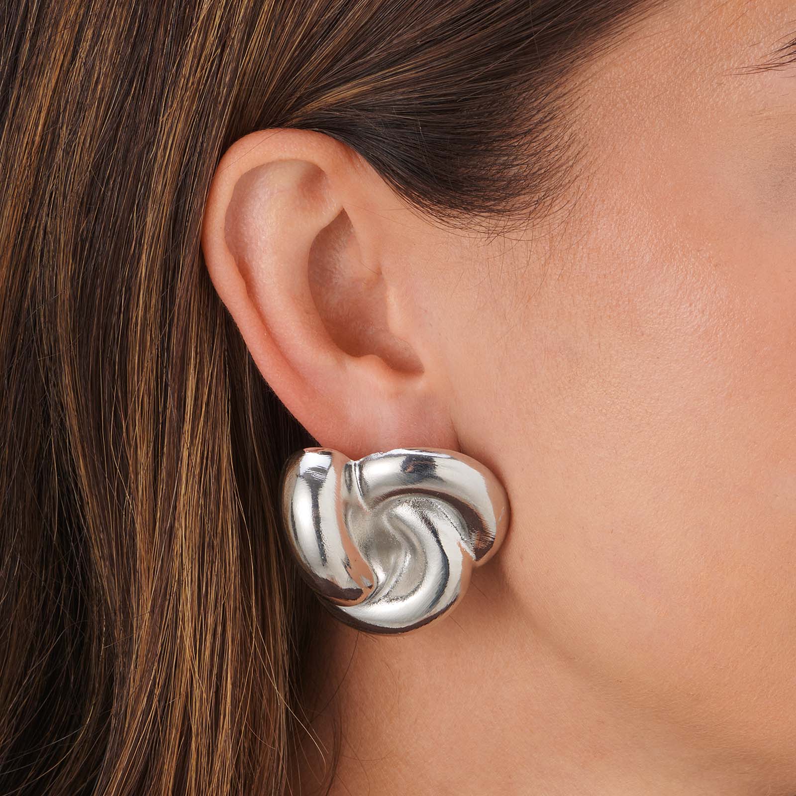 Silverfärgade örhängen stor knut - 40 mm Silverfärgade örhängen stor knut - 40 mm